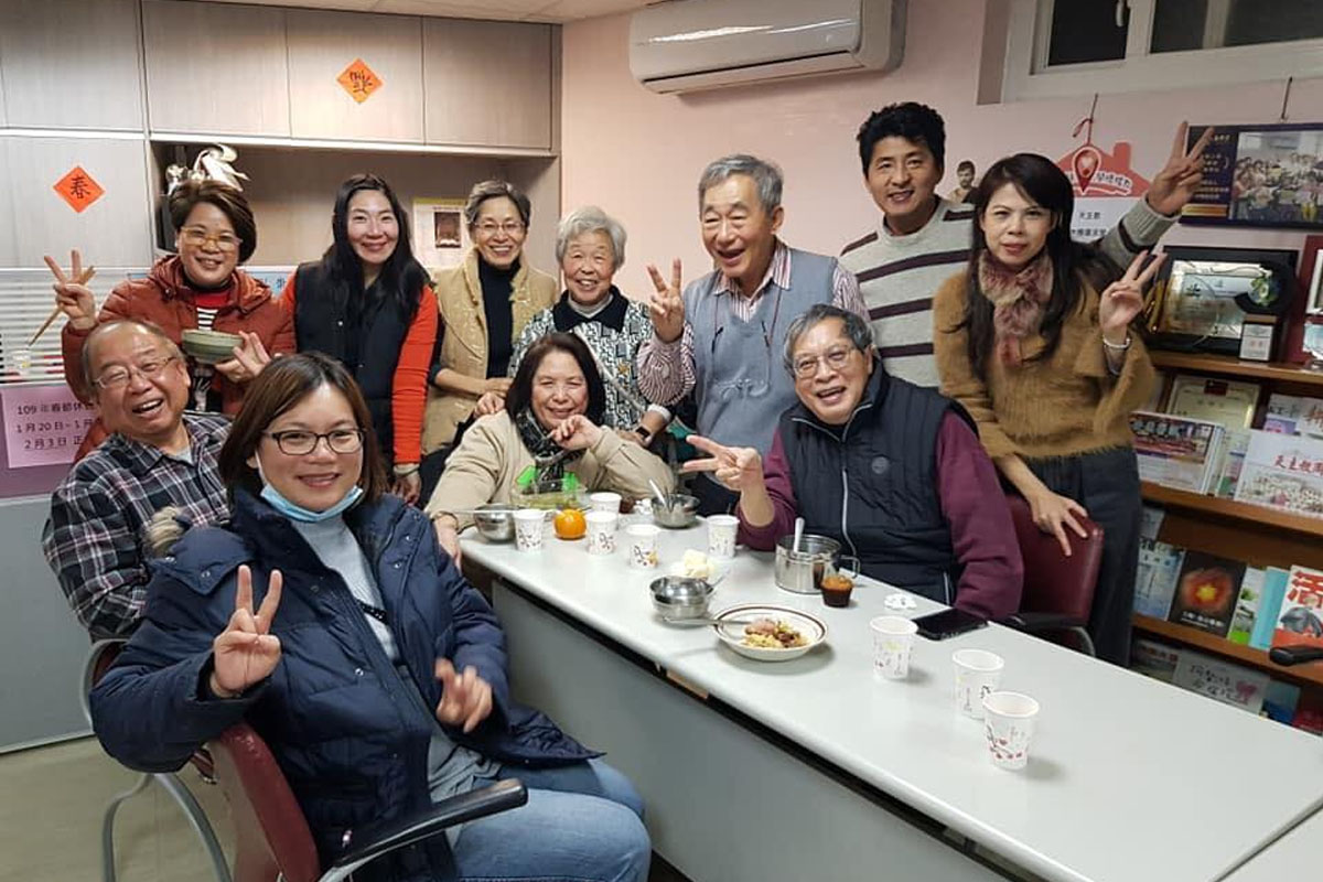 《聖母軍新春共融》